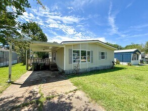 Building Photo - 3 bedroom 2 bath mobile home with tons of ...