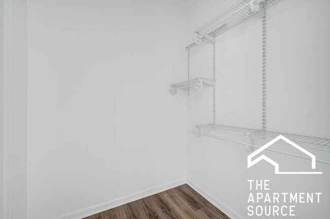 Building Photo - Top Floor Massive 3 Bed/2 Bath in the South Loop with a Stunning Updated Kitchen!