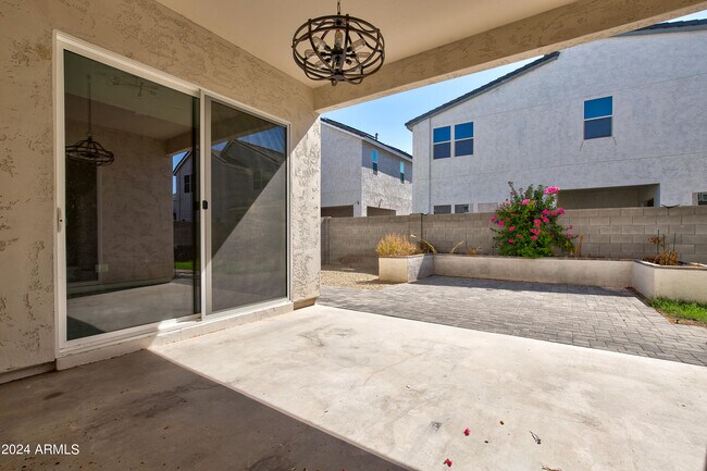 Building Photo - 15717 W Polk St