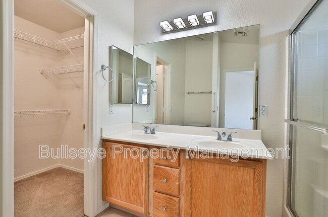 Building Photo - 515 N Aletta