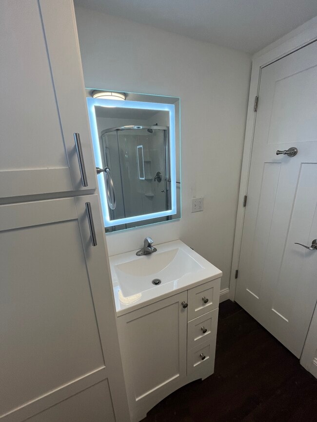 Bathroom 1 - 4342 Jarboe St