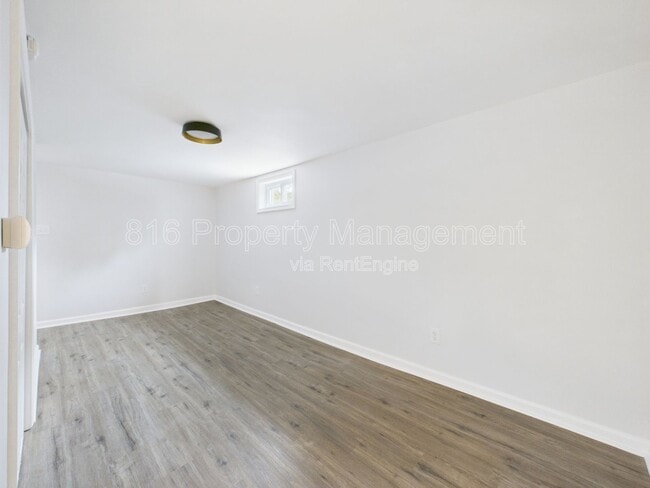 Building Photo - 100 S Oxford Ave