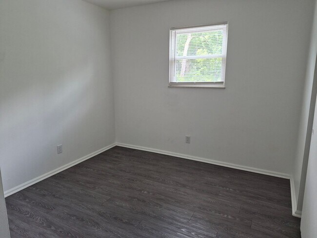 Building Photo - 3514 Valleston Pkwy