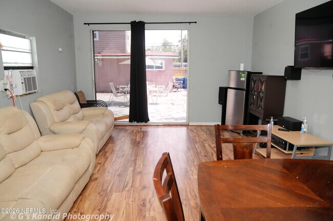 Building Photo - 2453 Wilmont Ave