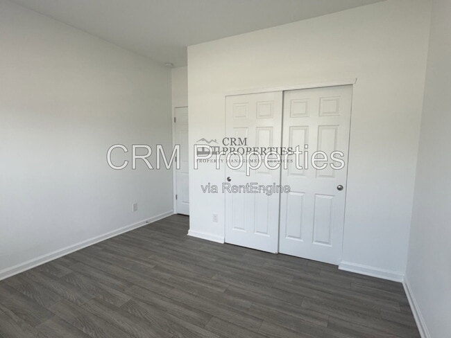 Building Photo - 3242 Somers Dr
