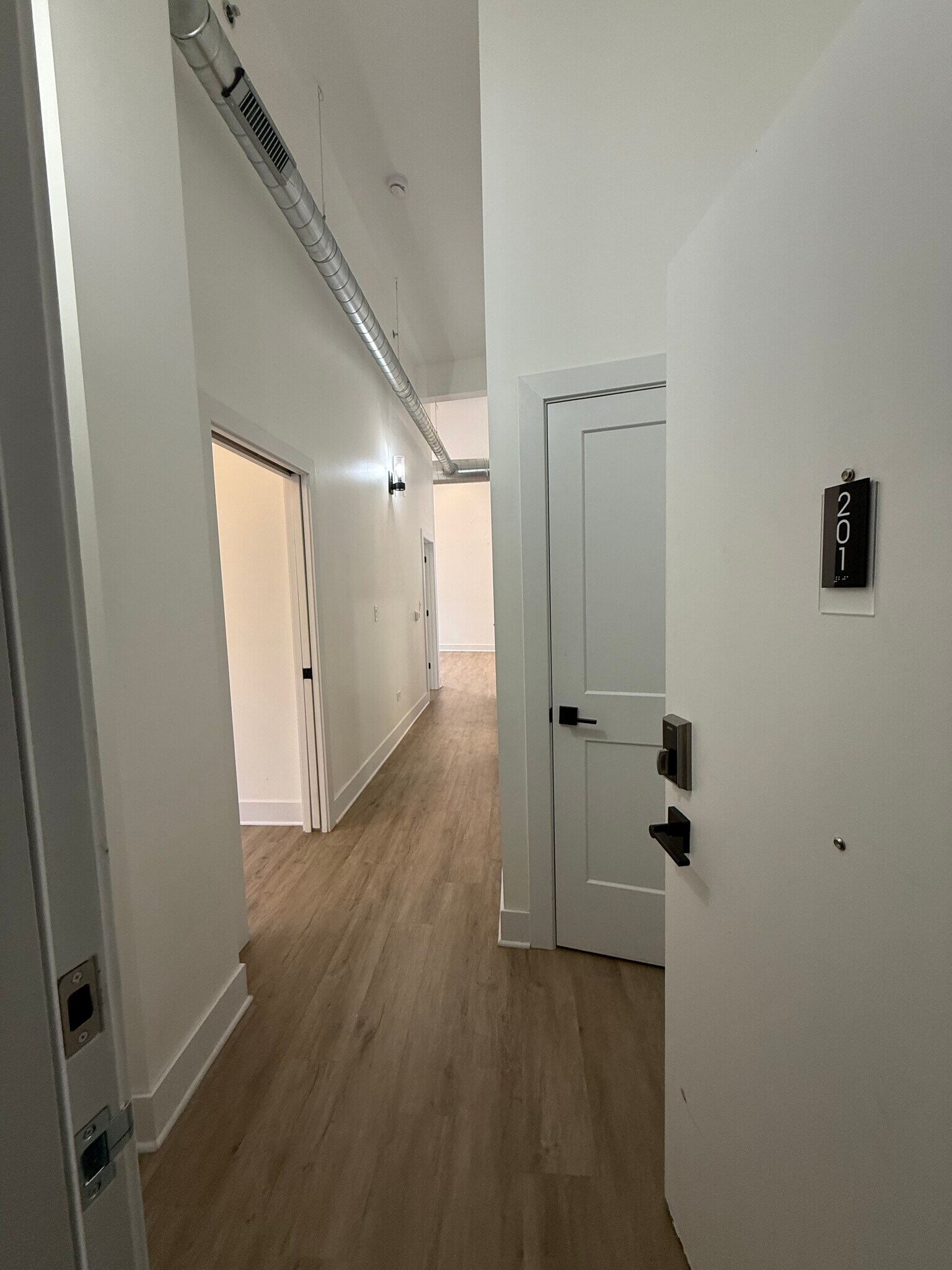 Building Photo - 4735 N Artesian Ave