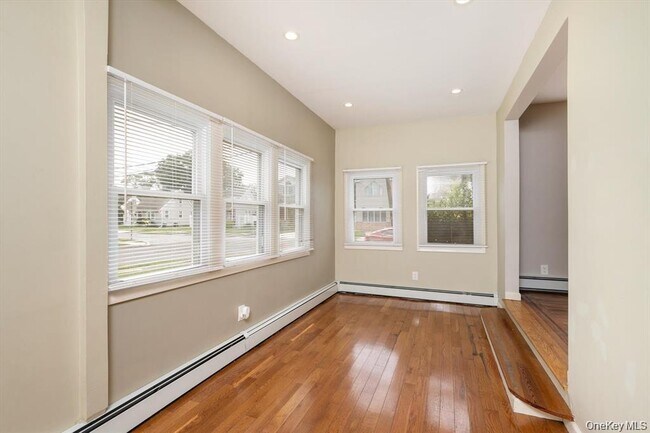 Building Photo - 23 Rosebud Ave