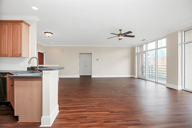 Building Photo - 400 N Church St