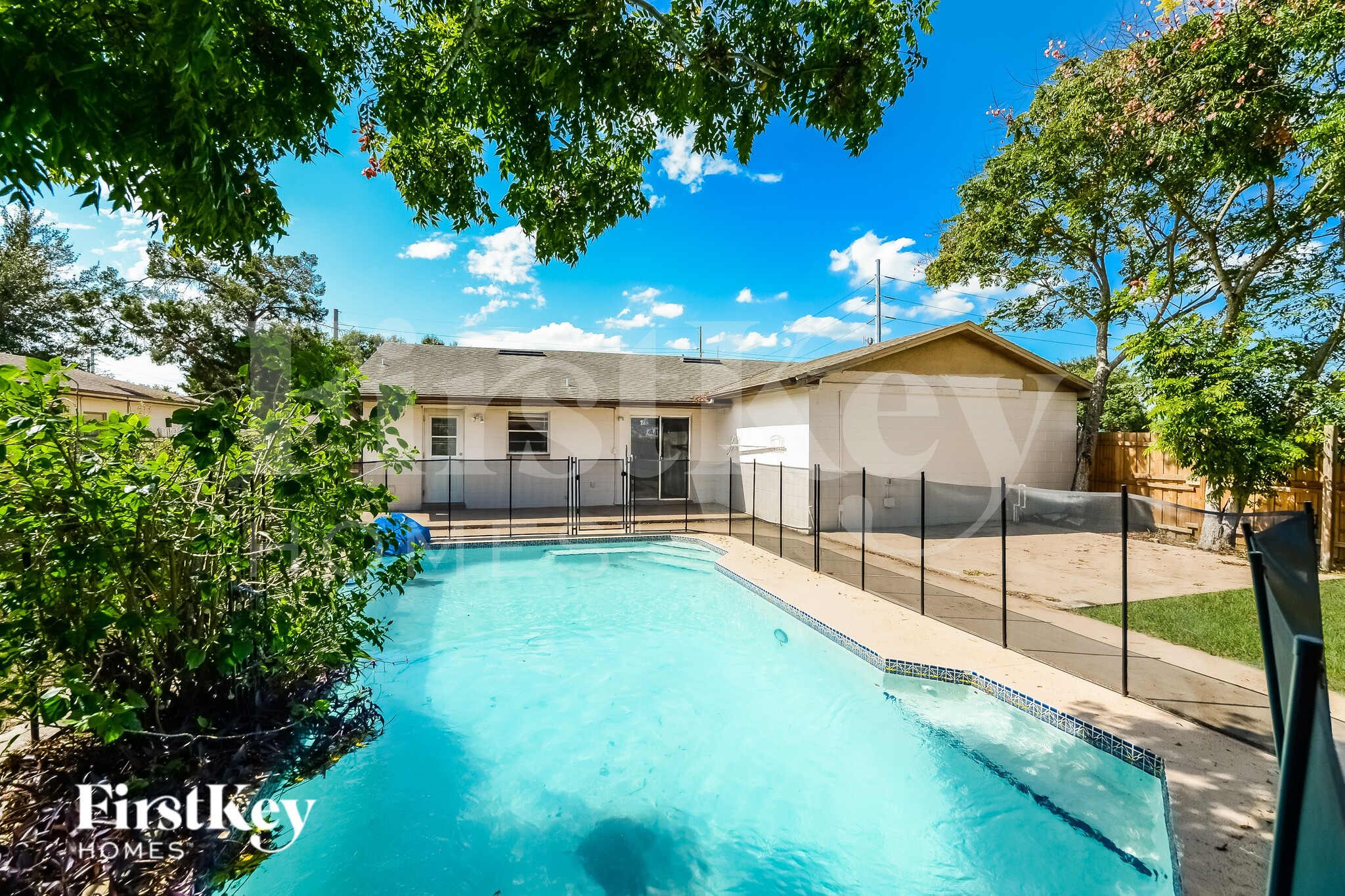 Building Photo - 433 Northwestern Ave