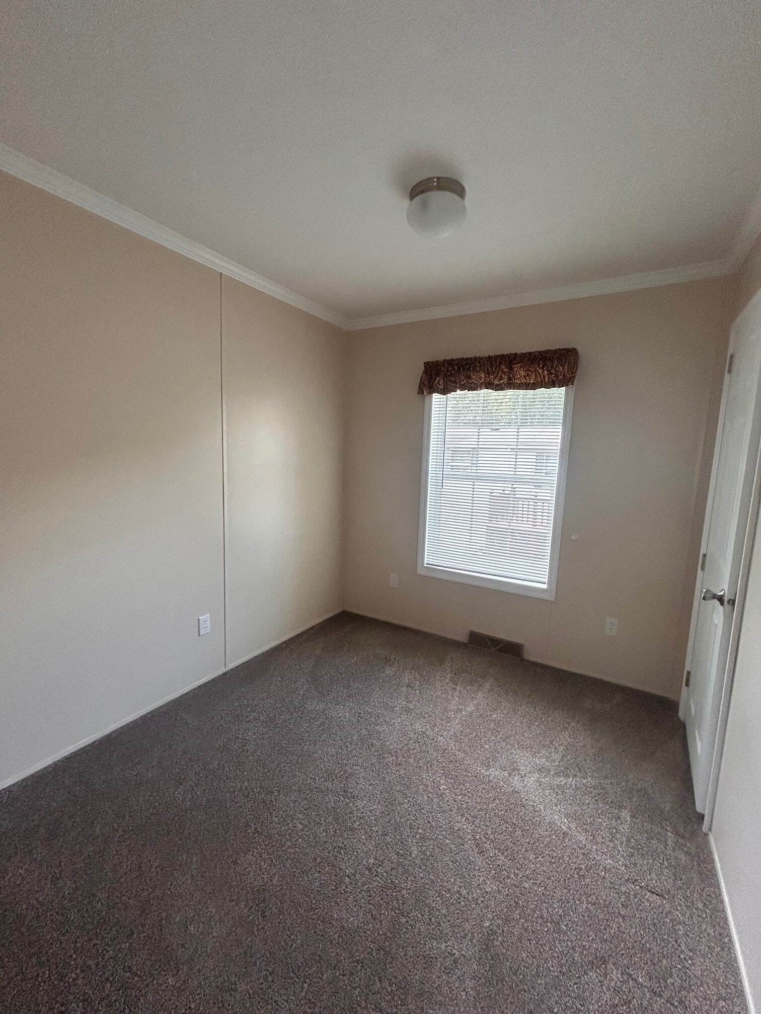 Building Photo - 28 Oak Tree Ln