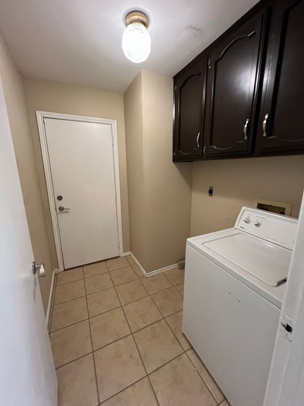 Building Photo - 2401 S Jackson Rd