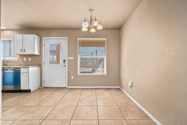 Building Photo - 10720 Canyon Sage Dr