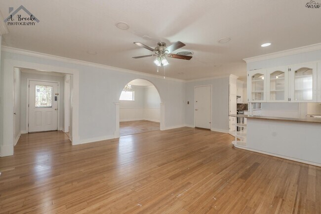 Building Photo - 2725 Devon Rd