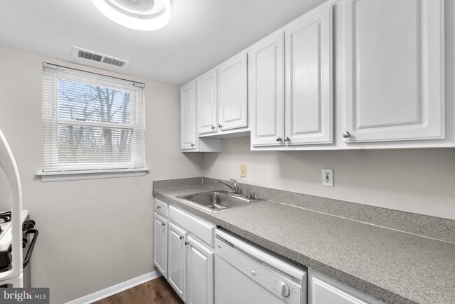 Building Photo - 3614 Court House Dr