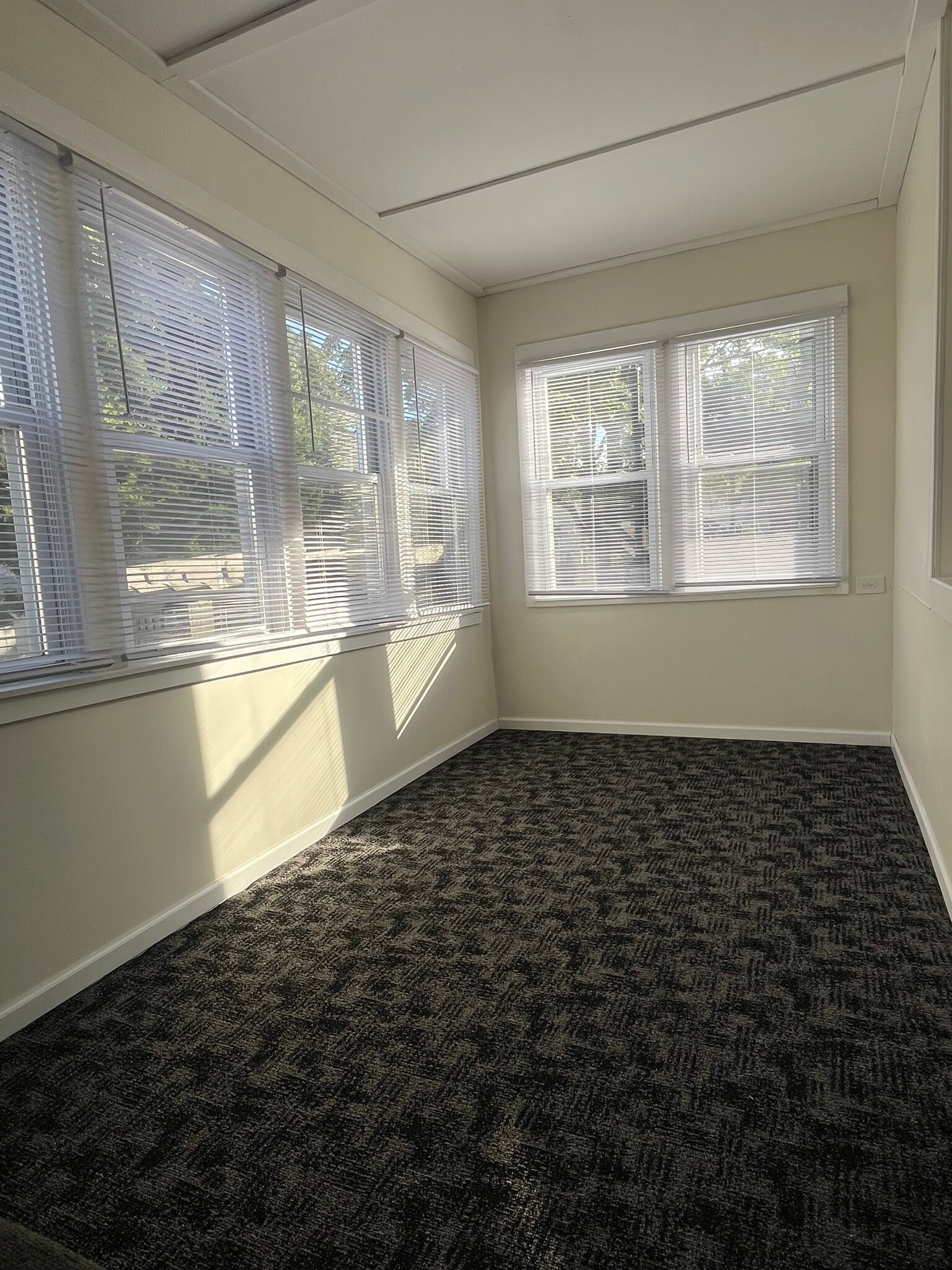 Building Photo - 3029 N Haussen Ct