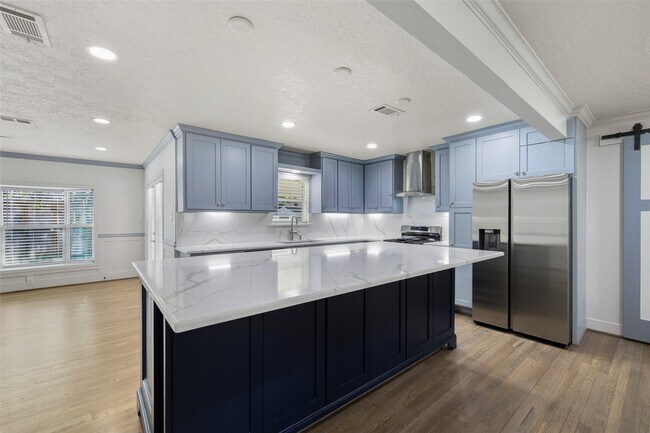 Building Photo - 855 Judiway St