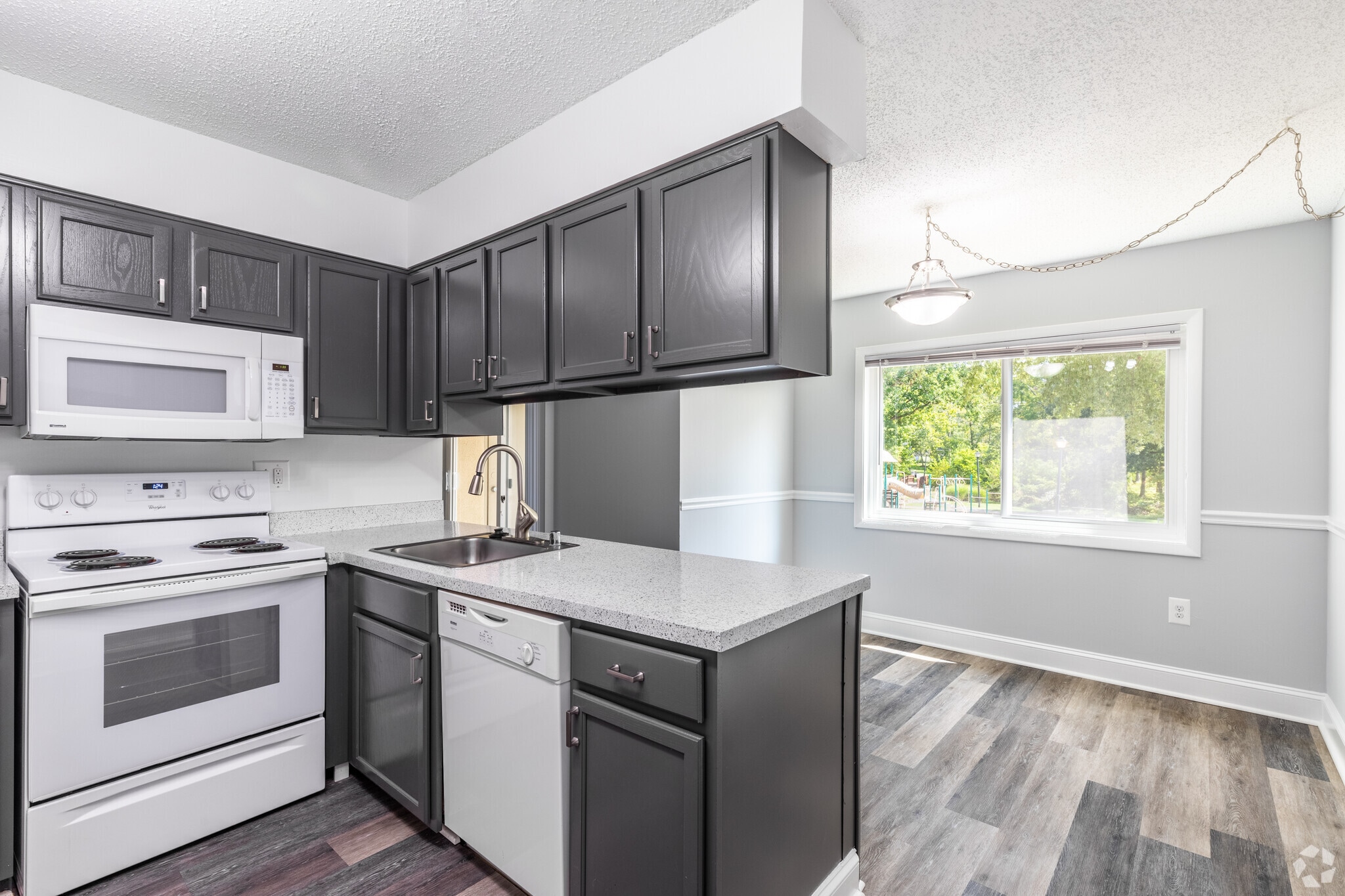 2BR, 1BA - 1,055SF - Stuart Woods Apartments