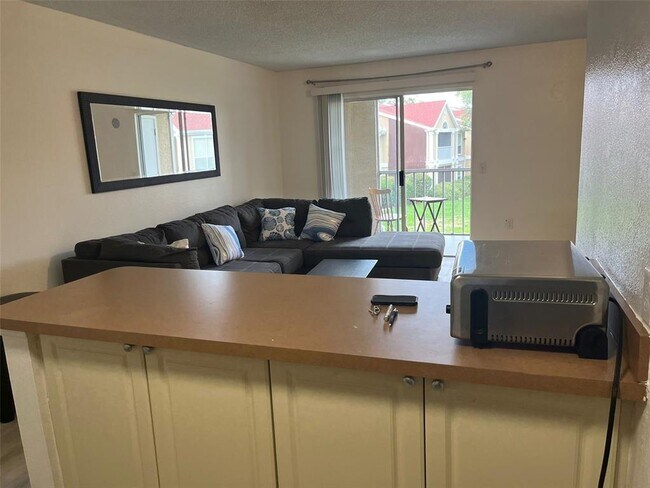 Building Photo - 9481 Highland Oak Dr