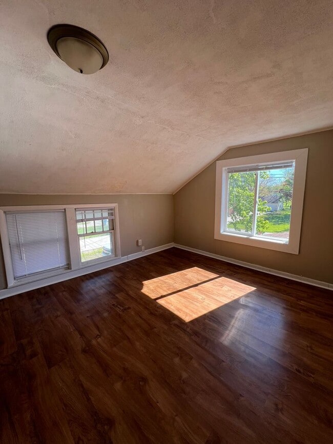 Building Photo - Spacious 4 Bedroom Home - Graafschap