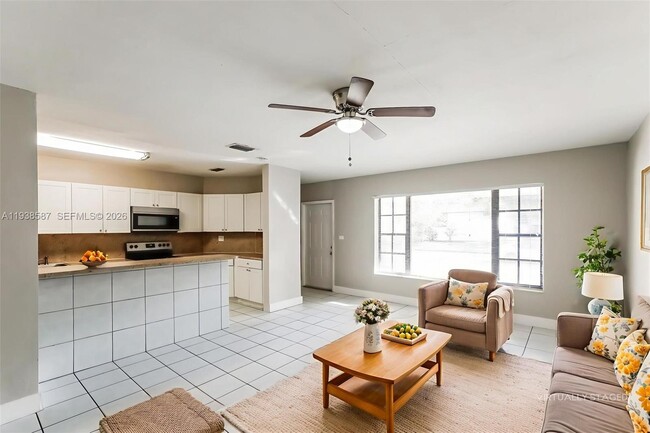 Building Photo - 1315 NE 203rd St