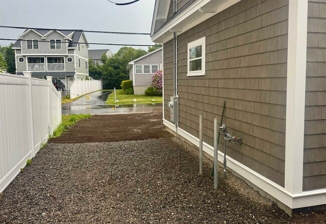 Building Photo - 28 Emerald Ave