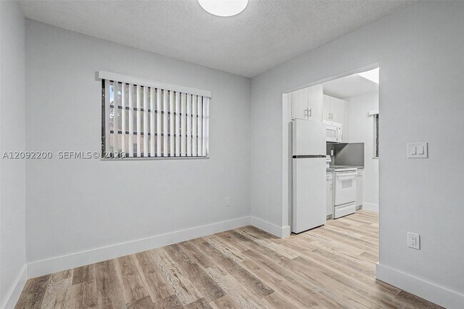 Building Photo - 6206 SW 136th Ct
