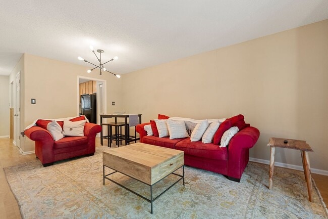 Building Photo - WOW!! Great Location! Quite neighborhood, close to everything