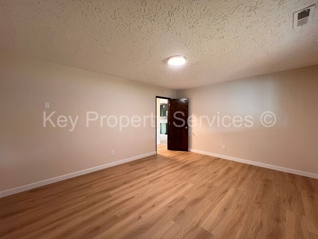 Building Photo - Beautifully Renovated Ranch in Vancouver H...
