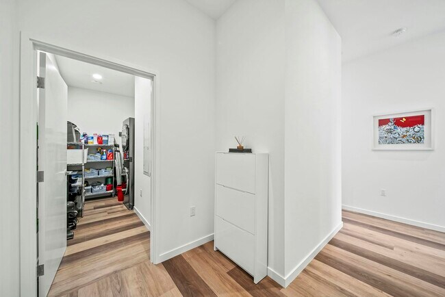 Building Photo - 1515 Liona St