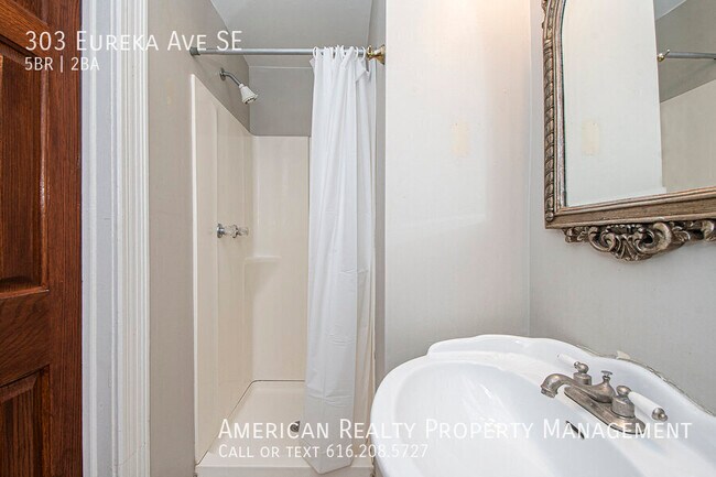 Building Photo - 303 Eureka Ave SE