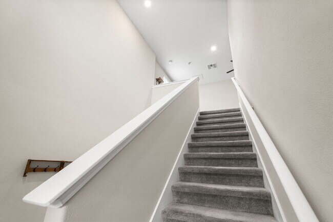 Building Photo - LIKE NEW Home For Rent in Sun City!