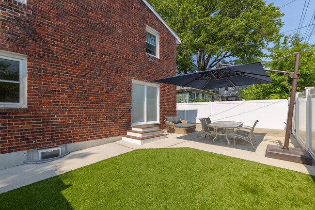 Building Photo - 165 Byrne Ave