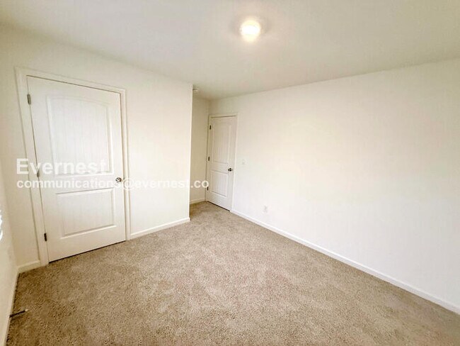 Building Photo - 241 Koslin Lp