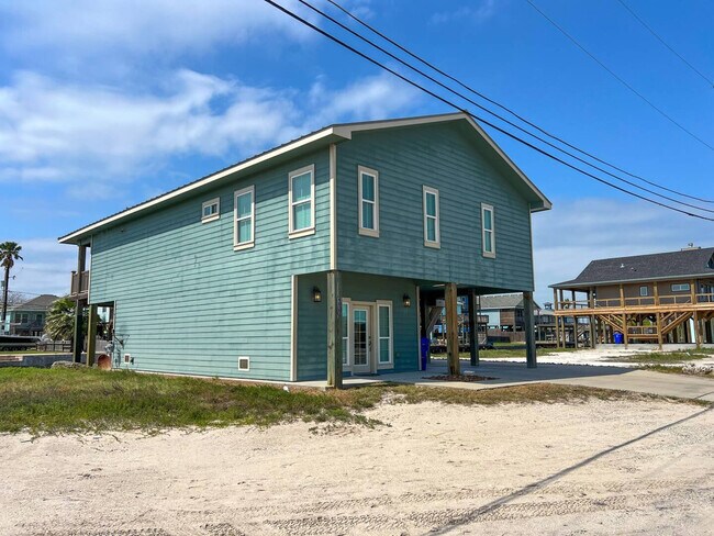 Building Photo - 4037 Summit Dr