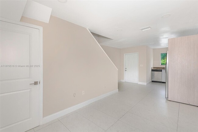 Building Photo - 811 NW 3rd Ave