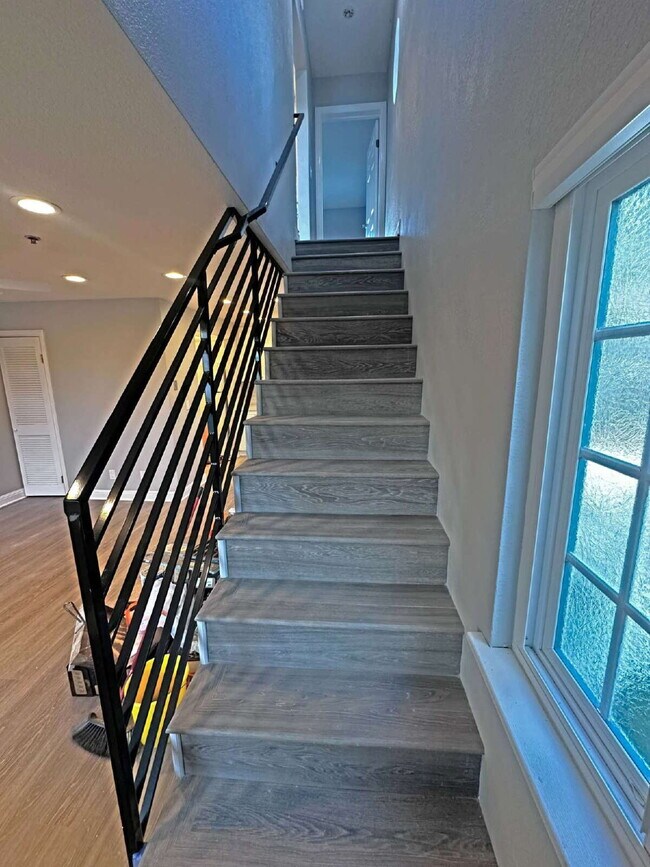 Building Photo - La Mesa Four-Plex Townhouse with Decks & G...