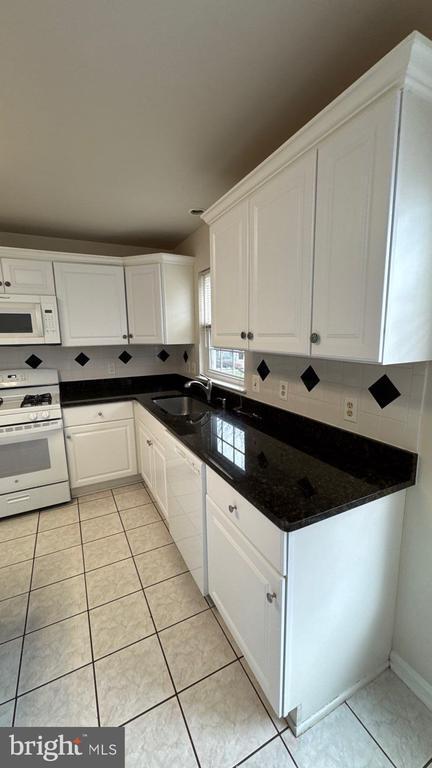 Building Photo - 19700 Crystal View Ct