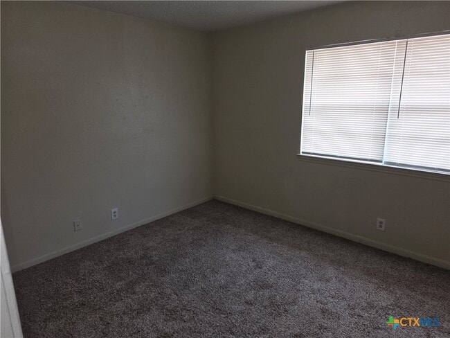 Building Photo - 904 Ticonderoga Dr