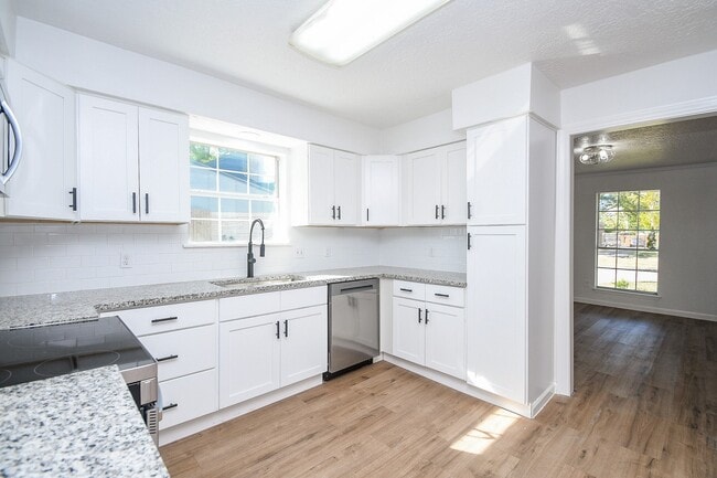 Building Photo - 7703 Braesridge Ct