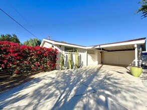 Building Photo - AVAILABLE NOW!! 2 Bedroom 1 Bathroom House in Cathedral City!