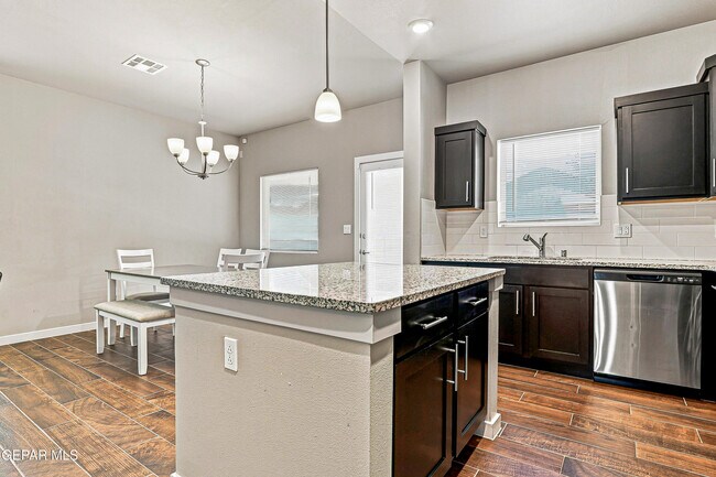 Building Photo - 13689 Flora Vista Ave