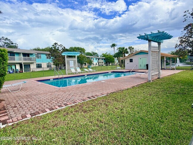 Building Photo - 650 W Pope Rd
