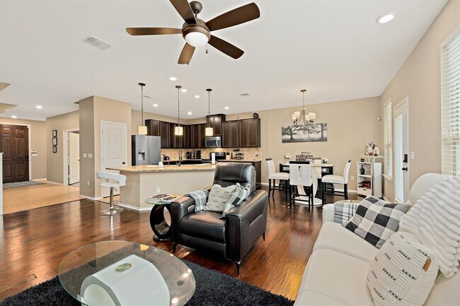 Building Photo - 1501 Arial Dr