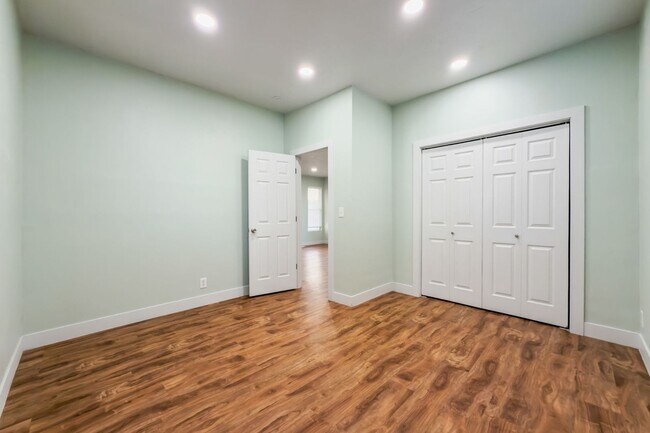 Building Photo - Central Park