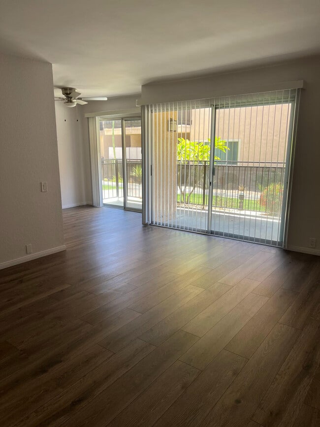 Building Photo - 400 N Sunrise Way