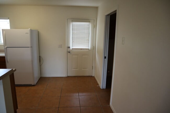 Building Photo - Cool Price, Hot Item!