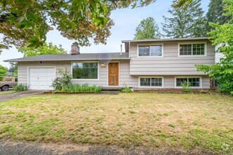 Building Photo - Beautiful, remodeled 3-bdrm/2-bath tri-lev...