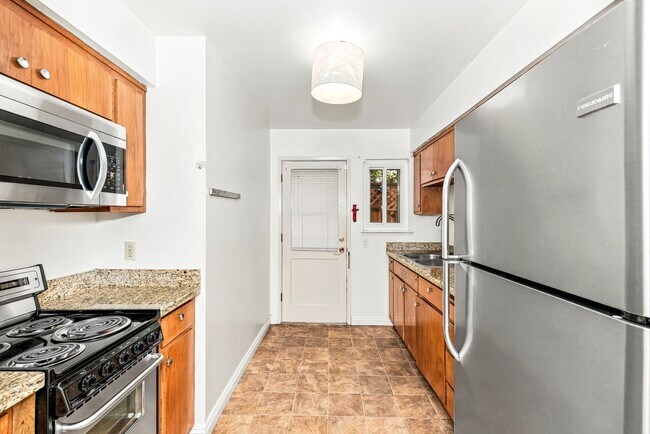 Building Photo - 2727 McGee Ave