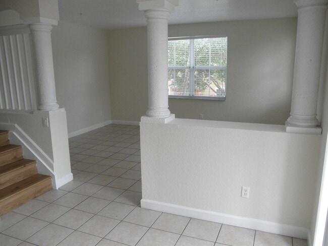 Building Photo - Shoma Townhomes