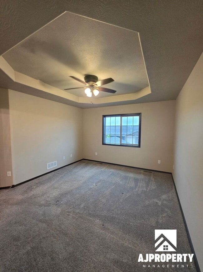 Building Photo - 2542 E Meadowside Pl